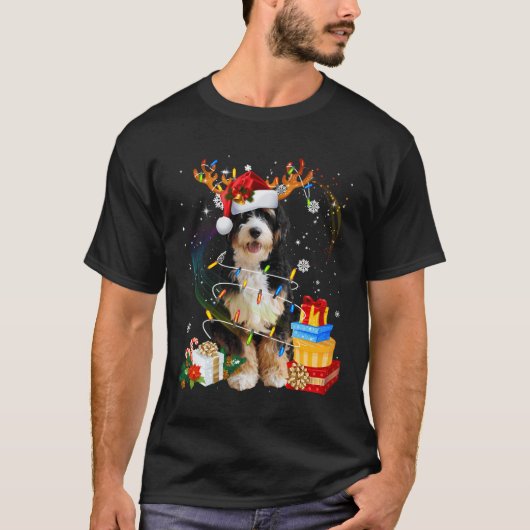 ベルネドードルトナディアクリスマスライトおもしろい犬Xm Tシャツ (正面)