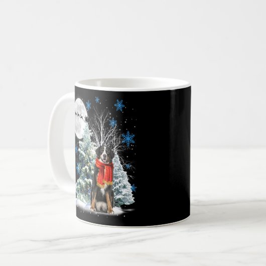 ベルネーズマウンテンドッグアンダームーンライトスノークリスティマ コーヒーマグカップ (正面左)