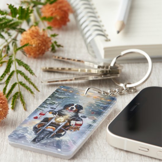 ベルネーズマウンテンドッグオートバイクリスマスに乗る キーホルダー (正面右)