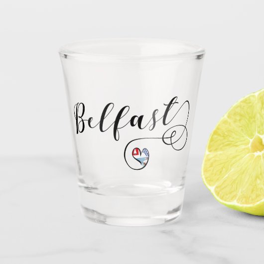 ベルファスト国旗のハート、北アイルランド ショットグラス (正面)