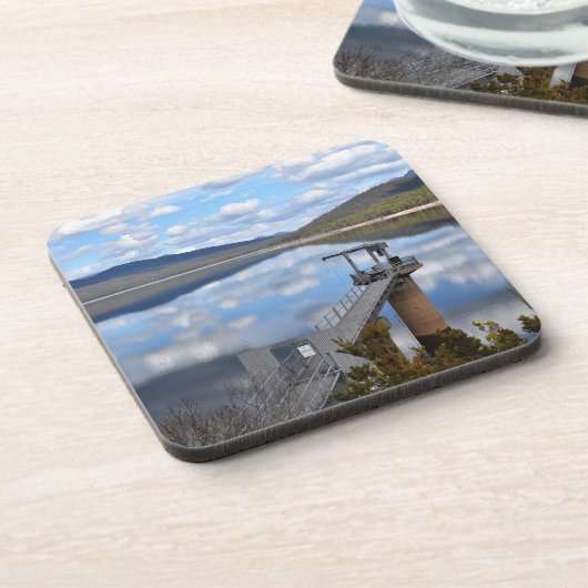 ベルフィールド湖の雲が静かな水 コースター (左側)