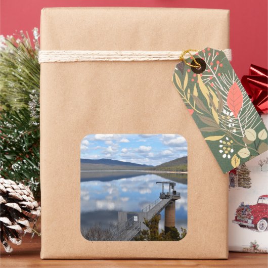 ベルフィールド湖の雲が静かな水 スクエアシール (クリスマス)