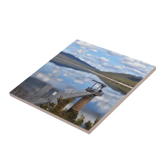 ベルフィールド湖の雲が静かな水 タイル (側面)