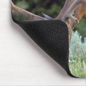 ベルベットの放牧で〔雄ジカの〕枝角を持つブルエルク マウスパッド (コーナー)