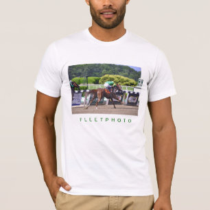 ベルモントパーク競馬場の競争 Tシャツ