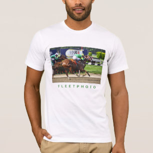 ベルモントパーク競馬場の競争 Tシャツ