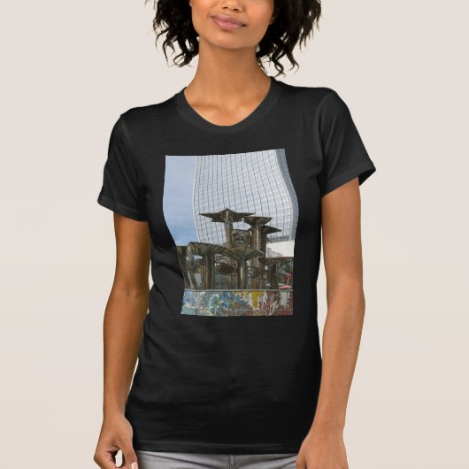 ベルリンの国際友好の泉 Tシャツ (正面)