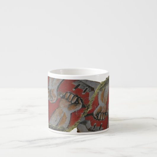 ベルリンの壁の落書きの大きいエスプレッソのマグ エスプレッソカップ (正面)