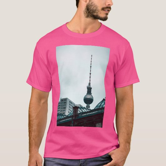 ベルリンの街並。アレクサンドルプラッツ Tシャツ (正面)
