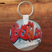 ベルリンウォールグラフィティ キーホルダー (正面)