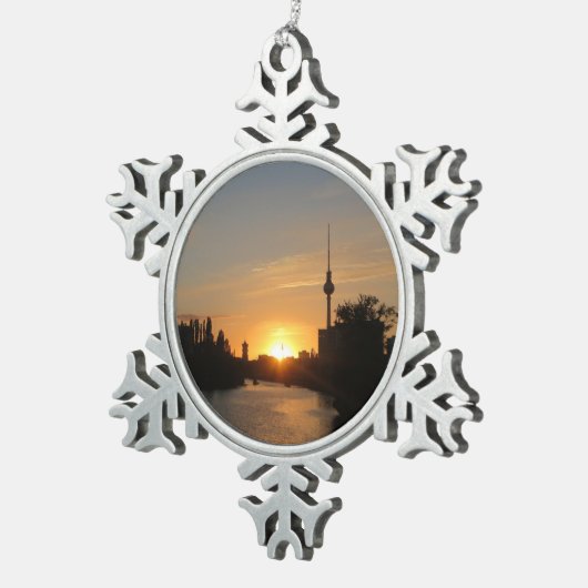 ベルリンドイツスカイラインナイトフェーンシュトゥルム スノーフレークピューターオーナメント (右)