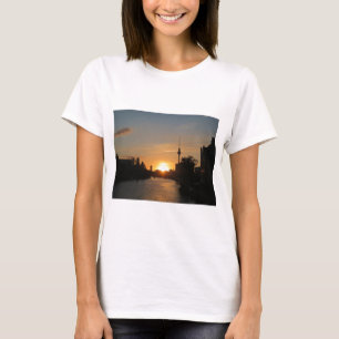 ベルリンドイツスカイラインナイトポストカードフェルンセチューム Tシャツ