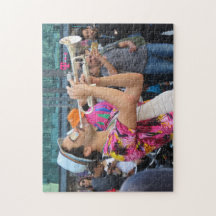 ベルリン、ドイツの通りのトランペット奏者