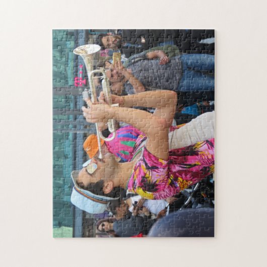 ベルリン、ドイツの通りのトランペット奏者 ジグソーパズル (縦)