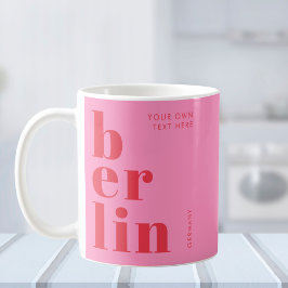 ベルリン ドイツ タイポグラフィ ピンク レッド コーヒーマグカップ