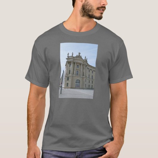 ベルリン・フンボルト大学法学部 Tシャツ (正面)
