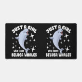 ベルーガクジラが大好きな女の子 デスクマット (正面)