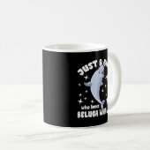 ベルーガ・クジラが大好きな女の子だ コーヒーマグカップ (正面右)