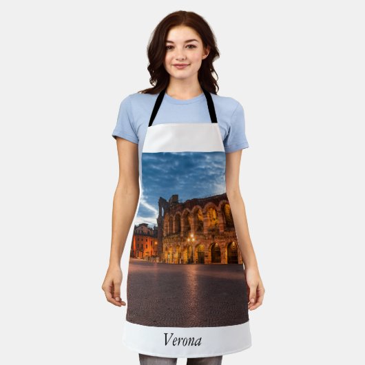 ベローナ エプロン (着用した状態)