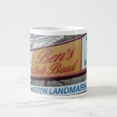 ベンのチリボウル:象徴的なDCランドマーク ジャンボコーヒーマグカップ (正面)