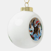 ベンガルキャットクリスマスフェスティバル雪のシーン セラミックボールオーナメント (左)