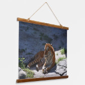 ベンガルタイガー日光浴 吊り下げ型タペストリー (傾斜あり)