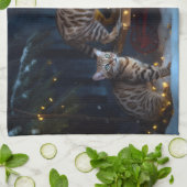 ベンガル猫スノイそりに乗るクリスマスデコール キッチンタオル (折り畳み)