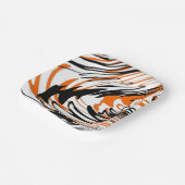 ベンガル色スクワイゴイのオレンジと黒い線 ペーパープレート (傾斜あり)