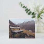 ベンチでイニシャルを切り分ける |ロマンチック ポストカード (スタンド正面)