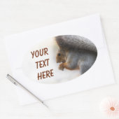 ベンチにリスとナッツ 楕円形シール (封筒)