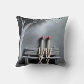 ベンチに座るマッチ棒 クッション (裏面)