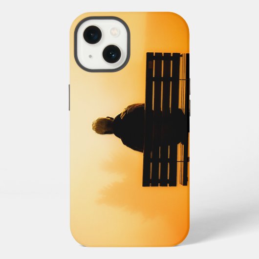 ベンチに座る男性の夕焼けシーン iPhoneケース (裏面)