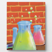 ベンチに置かれた漫画のガラス科学機器 フォトプラーク (正面)