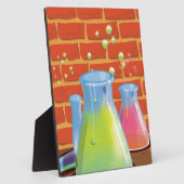 ベンチに置かれた漫画のガラス科学機器 フォトプラーク (側面)