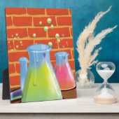 ベンチに置かれた漫画のガラス科学機器 フォトプラーク (側面)