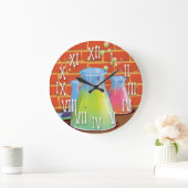 ベンチに置かれた漫画のガラス科学機器 ラージ壁時計 (ホーム)