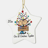 ベンチのパーソナライズな休日のオーナメントのカップル セラミックオーナメント (左)