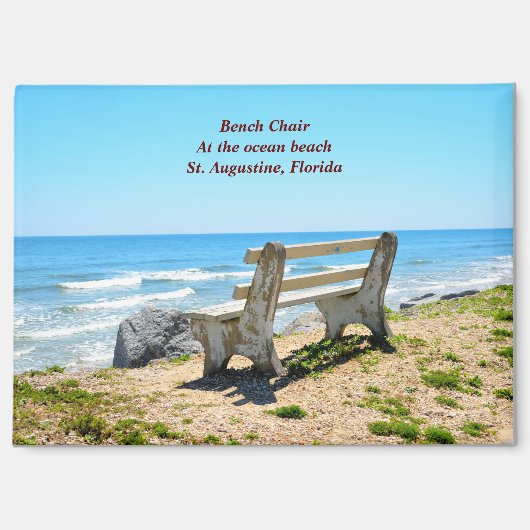 ベンチの椅子が海を見下ろす マグネット (正面)