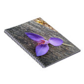 ベンチの紫色の花 ノートブック (右側)