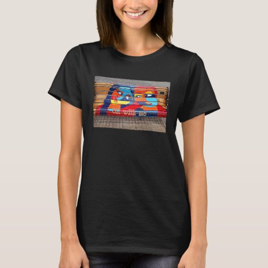 ベンチを一緒に設定する公園を愛する人々 Tシャツ (正面)