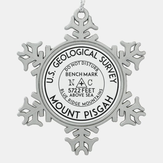 ベンチマーク山ピスガノースカロライナUSGS スノーフレークピューターオーナメント (正面)