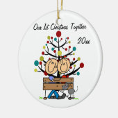 ベンチ、猫のパーソナライズな休日のオーナメントのカップル セラミックオーナメント (左)