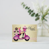 ベーカリーのスクーターの女の子のピンクのチョコレートケーキのポップ 名刺 (スタンド正面)