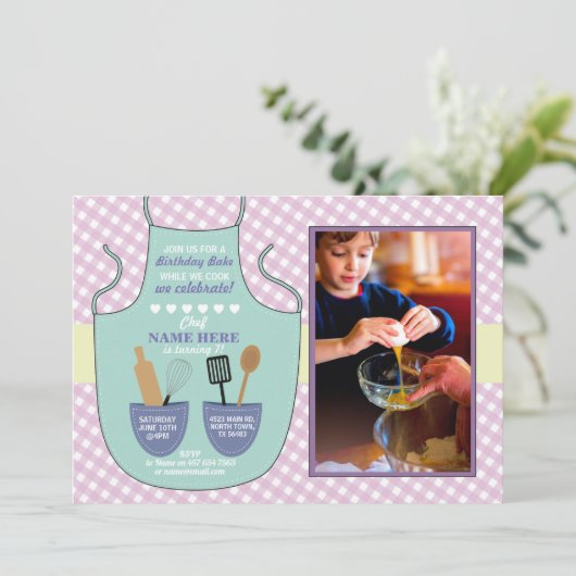 ベーカリーエプロン誕生日パーティー写真ミントピンク招待状 招待状 (スタンド正面)