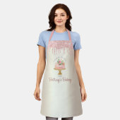 ベーカリーケーキ赤面ピンクグリッタードリップデザート金ゴールド エプロン (着用した状態)