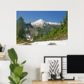 ベーカー山、森、アルパイン湖の写真ポスター ポスター (ホームオフィス)