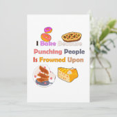 ベーキングおもしろいシャツ：人を殴るので焼く 招待状 (スタンド正面)