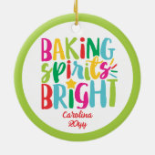 ベーキングスピリッツ明るいカラフルクリスマストリート セラミックオーナメント (裏面)