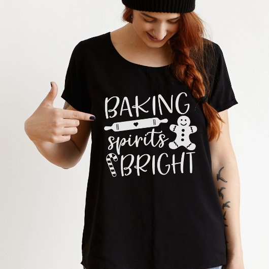 ベーキングスピリッツ明るい黒人女性のクリスマス Tシャツ