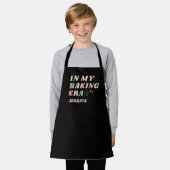 ベーキング時代かわいいモノグラムのギフトの子供へ娘 エプロン (着用した状態)